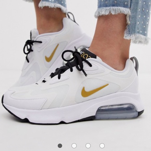 Nike Shoes - Nike women air max 200